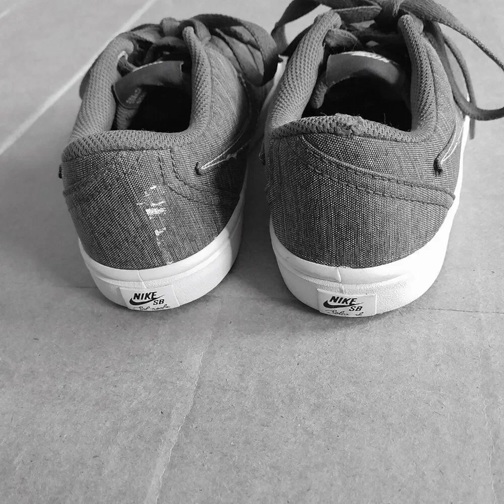 Nike SB Check Solar Soft Women’s Gray Running Sneakers Size 6